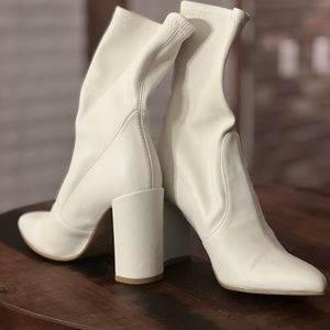 Stuart Weitzman Size 5M Color Cream